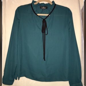 Pretty, unlined, 100% polyester top